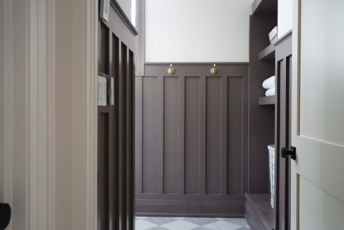 Full bathroom at The Alton Landing