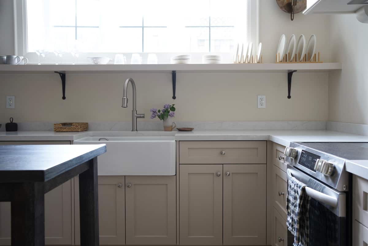 Full kitchen at The Alton Landing