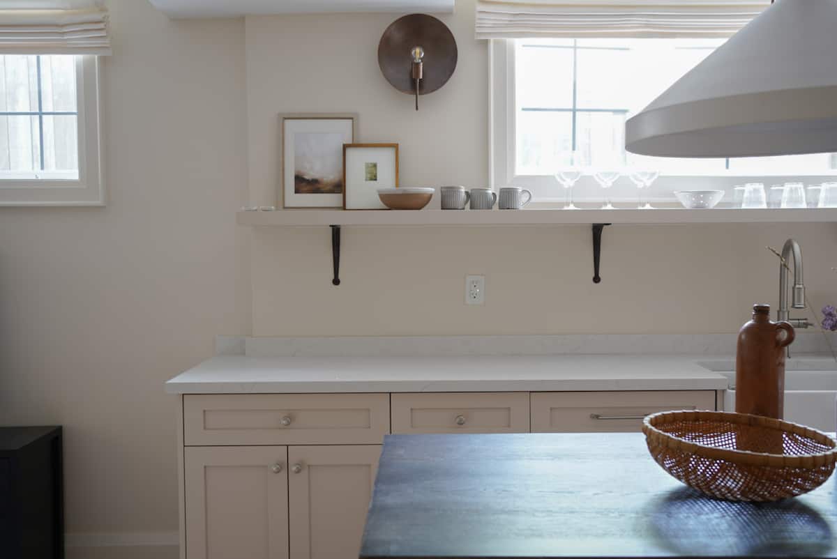 Full kitchen at The Alton Landing